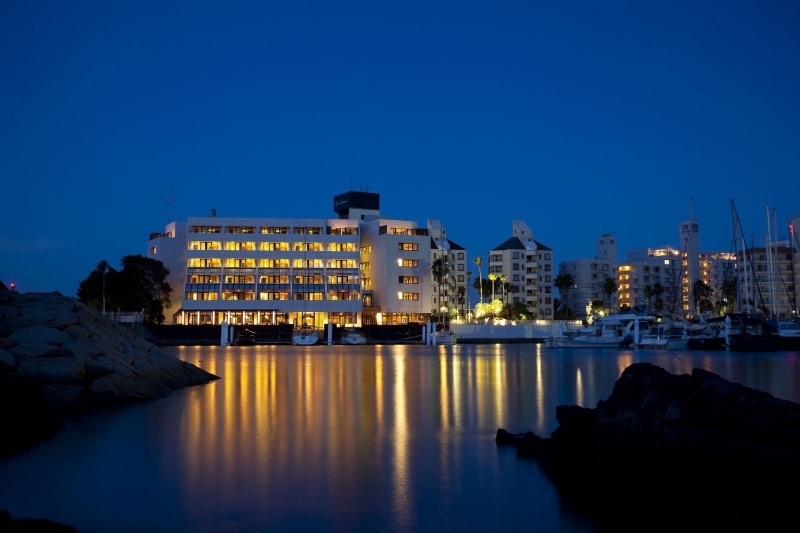 リゾート感溢れるマリーナに臨む心安らぐ海辺のホテル「海のホテル 島花」