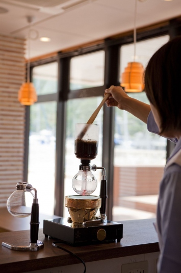 こだわりのサイフォンコーヒーが味わえる≪ナチュラルカフェ 南風花(はいばな)≫